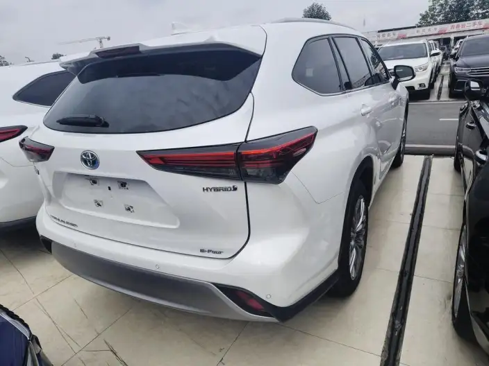 Toyota Highlander 2022 Model Hybrid 2.5L 4WD Premium Edition 7 seat – фото 6