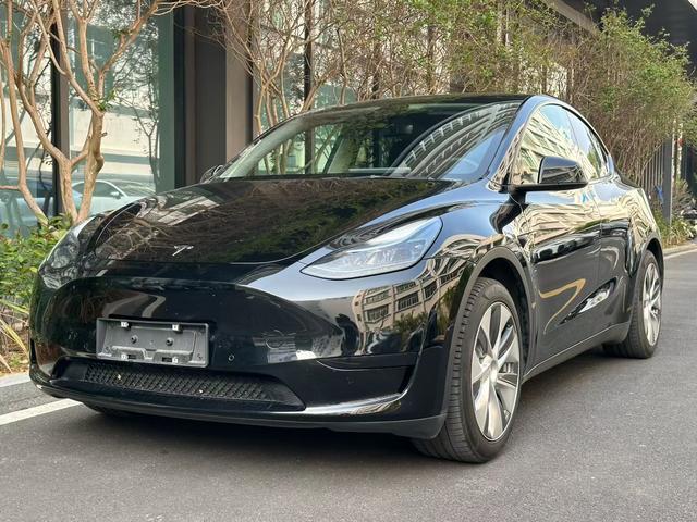 Tesla Model Y 2022 Facelift RWD – фото 1