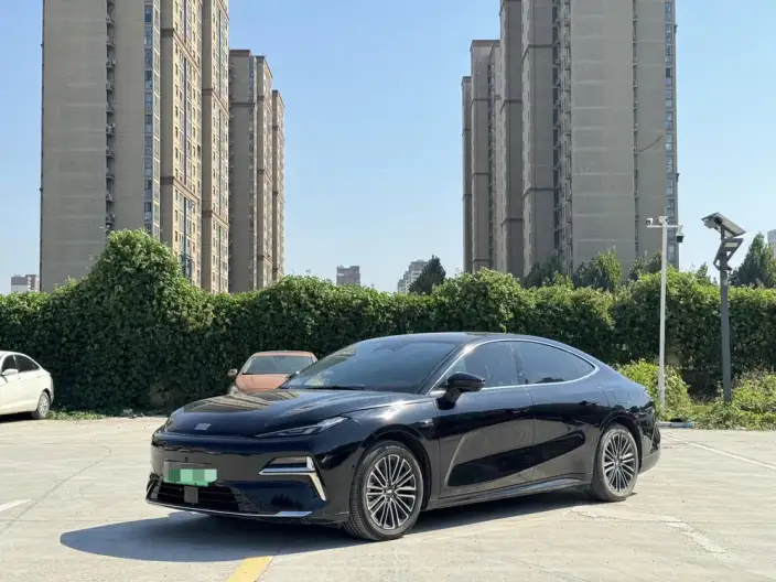 Geely Galaxy E8 PHEV 2025 Model 130km EM-i Premium Edition