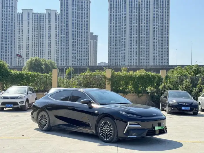 Geely Galaxy E8 PHEV 2025 Model 130km EM-i Premium Edition