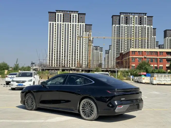 Geely Galaxy E8 PHEV 2025 Model 130km EM-i Premium Edition