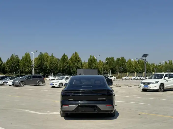Geely Galaxy E8 PHEV 2025 Model 130km EM-i Premium Edition – фото 6
