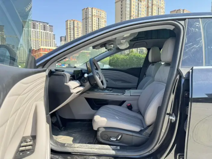 Geely Galaxy E8 PHEV 2025 Model 130km EM-i Premium Edition – фото 9