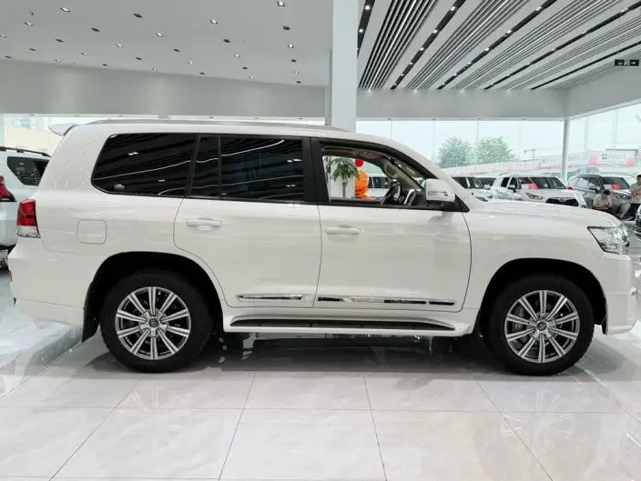 Land Cruiser (import 2020 Model 4.0L Automatic 4WD 7 seat Parallel Imported – фото 7