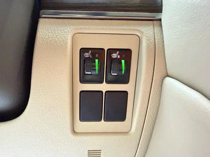 Land Cruiser (import 2020 Model 4.0L Automatic 4WD 7 seat Parallel Imported – фото 10