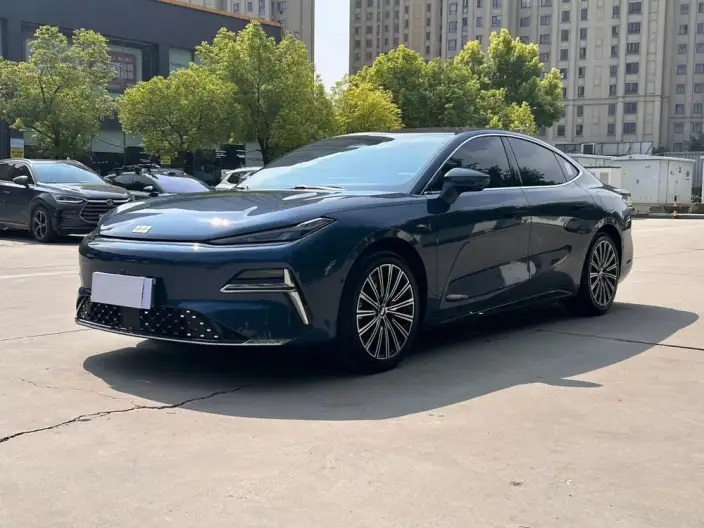 Geely Galaxy E8 PHEV 2025 Model 130km EM-i Ultimate Edition