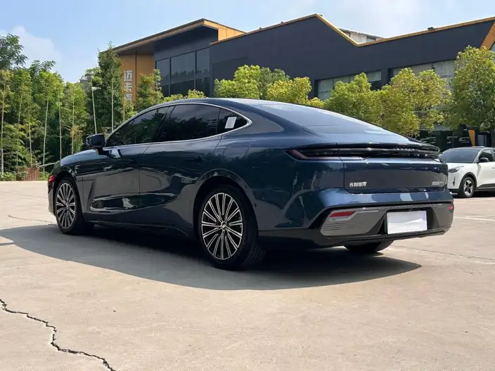 Geely Galaxy E8 PHEV 2025 Model 130km EM-i Ultimate Edition