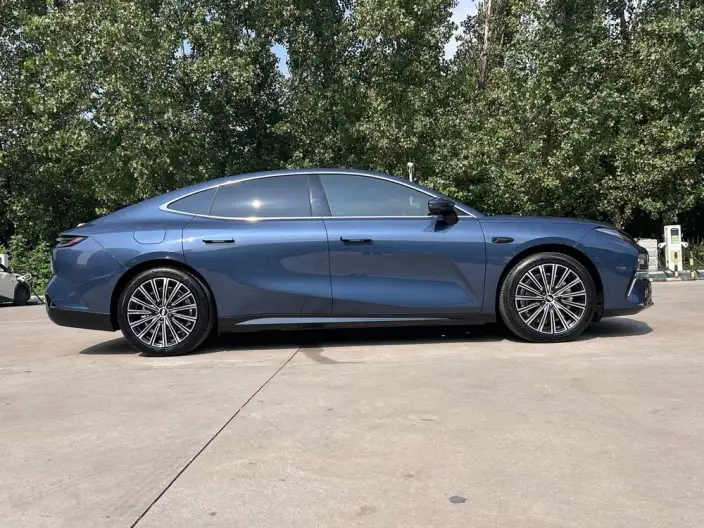 Geely Galaxy E8 PHEV 2025 Model 130km EM-i Ultimate Edition – фото 7