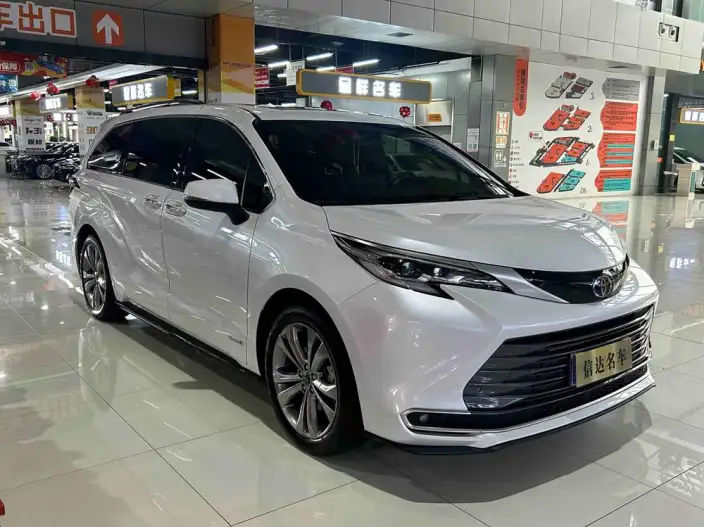 Toyota Sienna 2021 Model 2.5L Hybrid Premium Edition