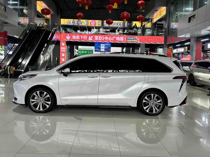 Toyota Sienna 2021 Model 2.5L Hybrid Premium Edition