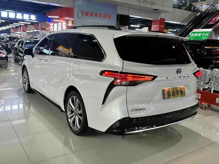 Toyota Sienna 2021 Model 2.5L Hybrid Premium Edition – фото 5