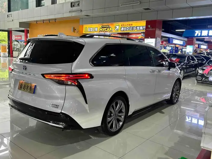Toyota Sienna 2021 Model 2.5L Hybrid Premium Edition – фото 7