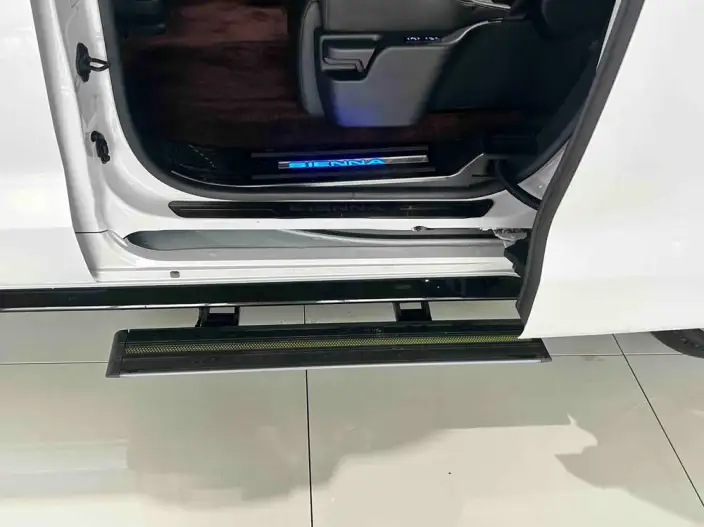 Toyota Sienna 2021 Model 2.5L Hybrid Premium Edition – фото 10