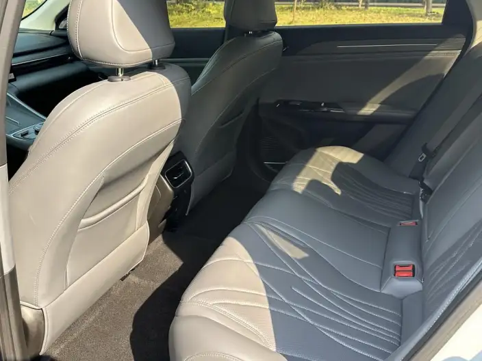 Geely Galaxy L6 2025 Model 1.5 EM-i DHT 140KM Galaxy Edition – фото 9