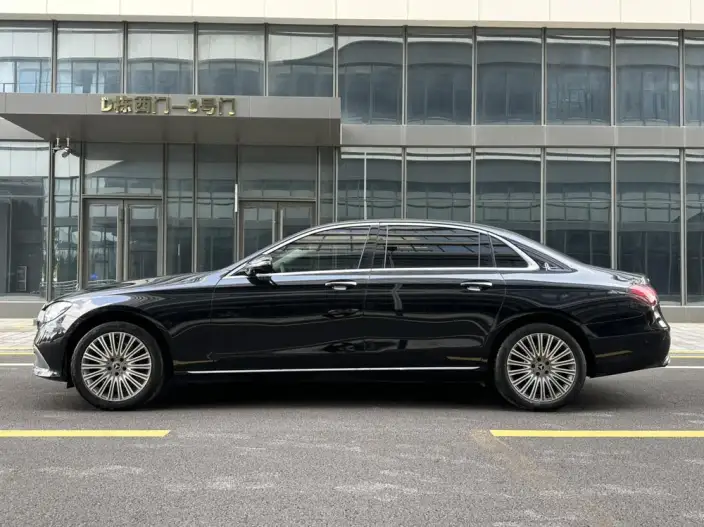 Mercedes-Benz E-Class 2023 Model E 300 L Luxury Model sedan – фото 3