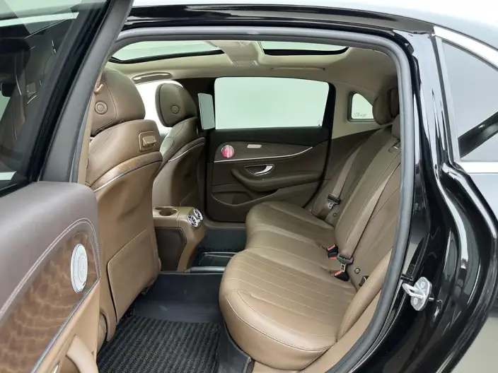 Mercedes-Benz E-Class 2020 Model E 300 L Fashion Model – фото 7