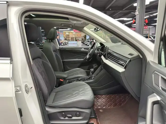 Volkswagen Tiguan L 2023 Model 330TSI 2WD R-Line Enjoy the version more – фото 8