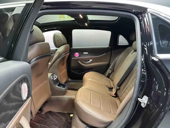 Mercedes-Benz E-Class PHEV 2023 Model E 350 e L Sports sedan – фото 7