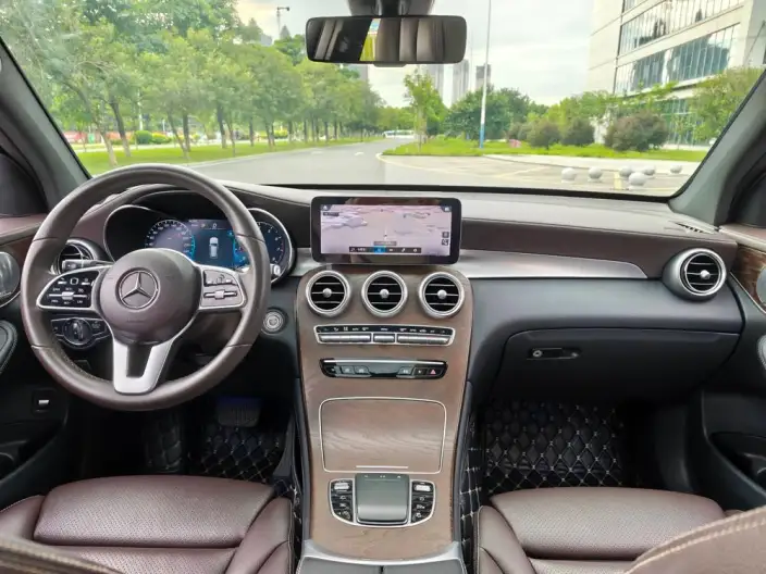 Mercedes-Benz GLC 2020 Model GLC 260 L 4MATIC Luxury Model – фото 10