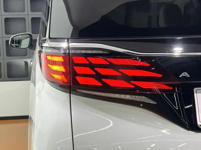 Elfa 2023 Model 2.5L Intelligent Hybrid 4WD Premium – фото 6