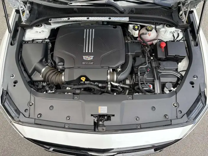 Cadillac GT4 2023 Model 25T Noble Model – фото 8