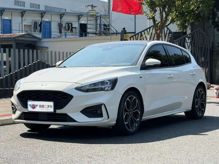 Ford Focus 2020 Model Hatchback EcoBoost 180 Automatic ST Line – фото 1