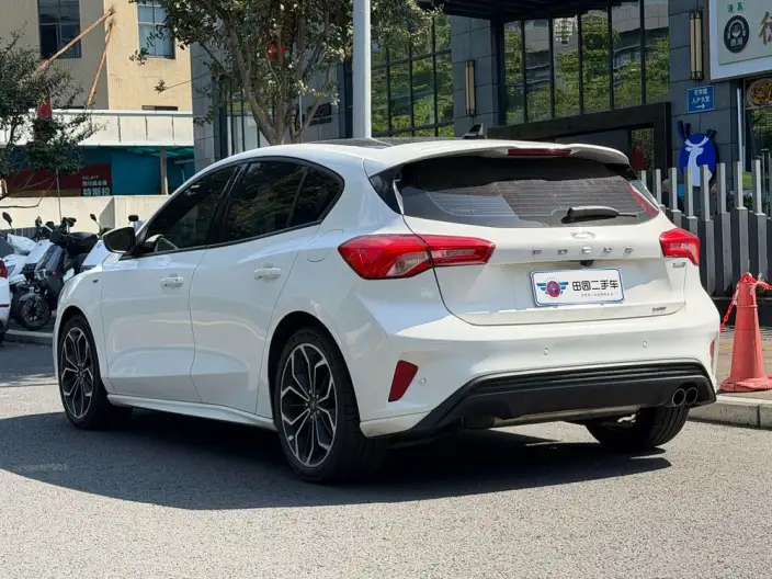Ford Focus 2020 Model Hatchback EcoBoost 180 Automatic ST Line – фото 4