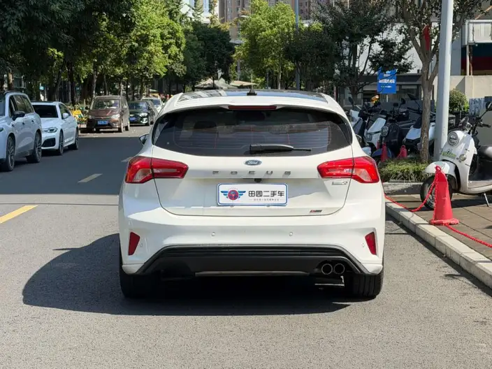 Ford Focus 2020 Model Hatchback EcoBoost 180 Automatic ST Line – фото 5