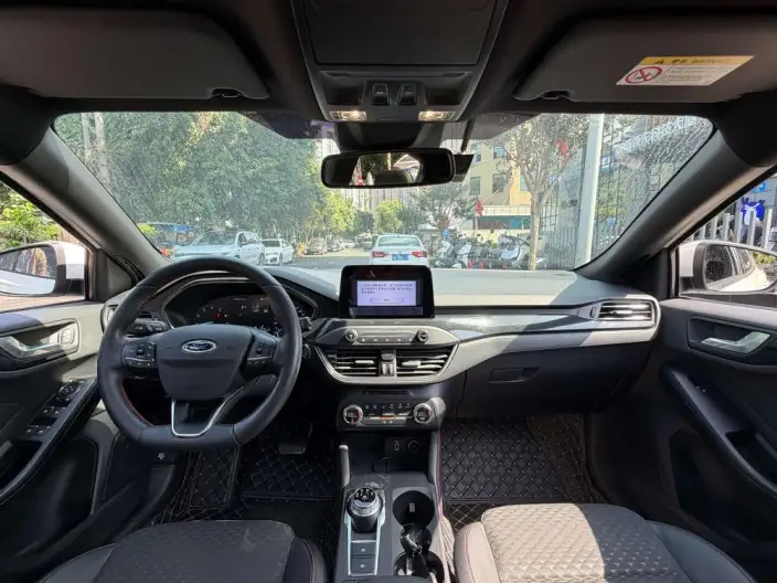 Ford Focus 2020 Model Hatchback EcoBoost 180 Automatic ST Line – фото 7