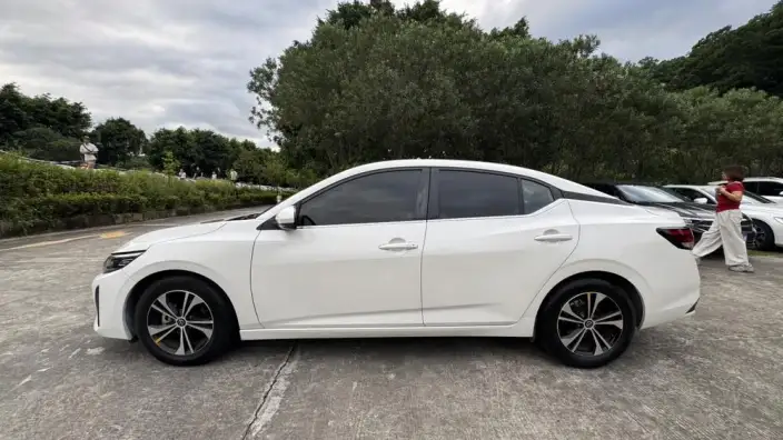 Nissan Sylphy 2023 Model 1.6L CVT Yuexiang Edition – фото 4