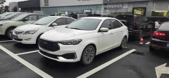 Ford Escort 2021 Model 1.5L Automatic Diamond Edition – фото 1
