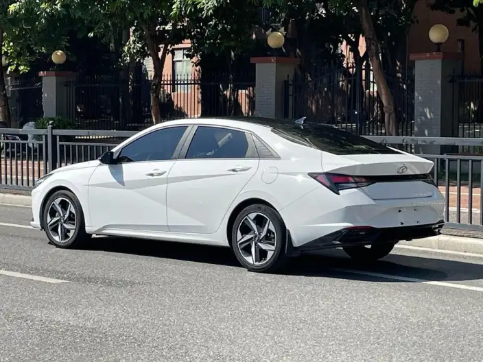 Hyundai Ioniq 2022 Model 1.5L CVT GLX Elite Edition – фото 4