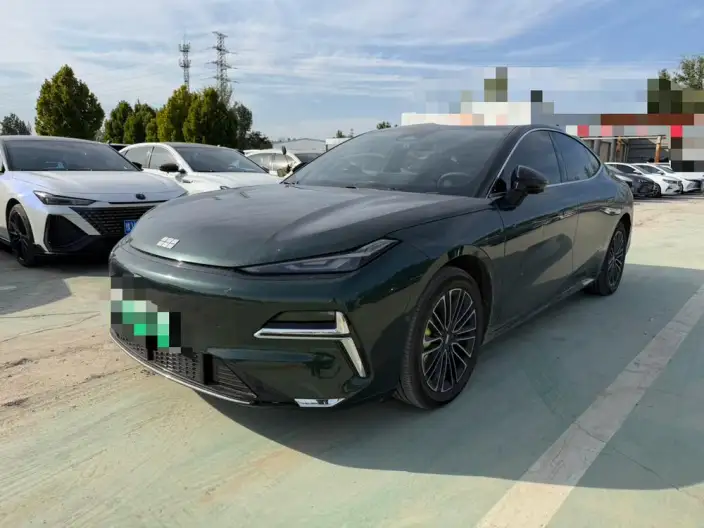 Geely Galaxy E8 PHEV 2025 Model 130km EM-i Exclusive Edition