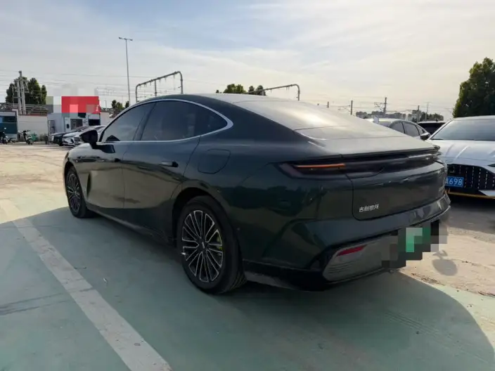 Geely Galaxy E8 PHEV 2025 Model 130km EM-i Exclusive Edition