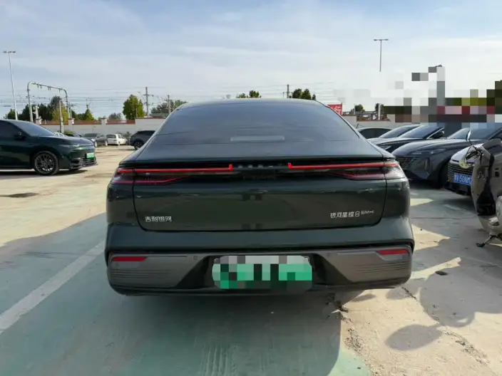 Geely Galaxy E8 PHEV 2025 Model 130km EM-i Exclusive Edition – фото 5