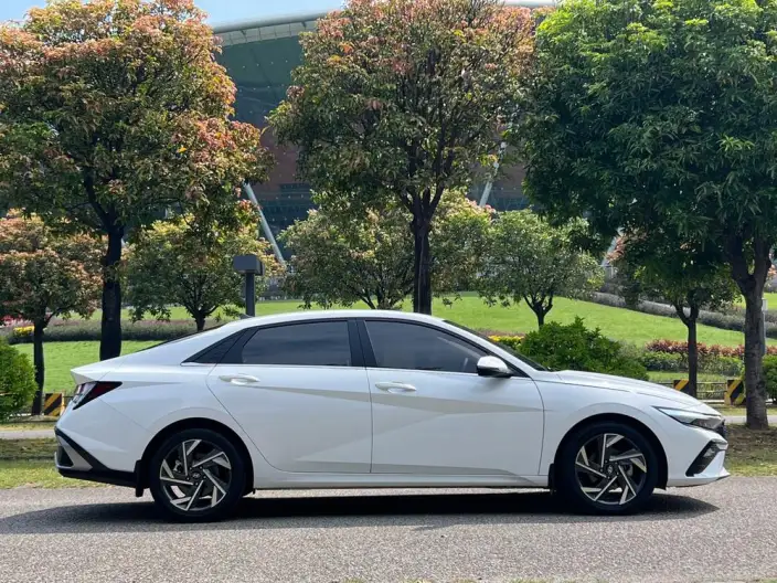 Hyundai Ioniq 2023 Model 1.5L CVT GLX Elite Edition – фото 8