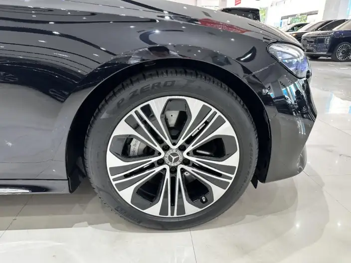 Mercedes-Benz E-Class PHEV 2024 Model E 350 e L sedan – фото 8