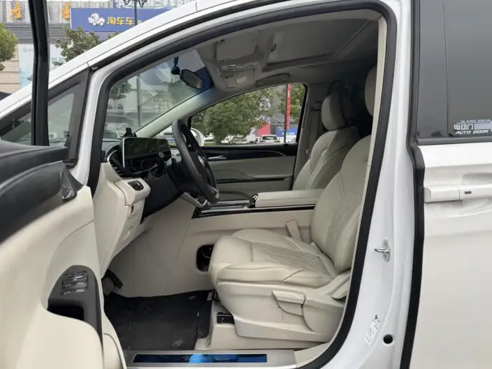 Buick GL8 2023 Model ES Luzun 2.0T Comfort Model – фото 8