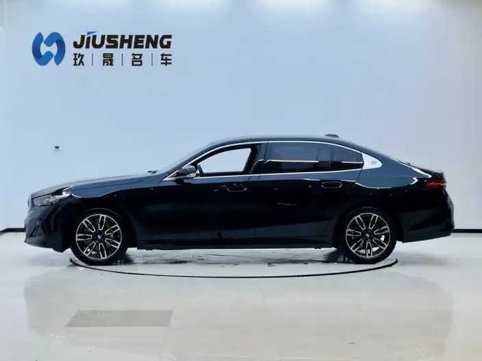 BMW 5 Series 2026 Model 530Li Leading Model M Sports Set