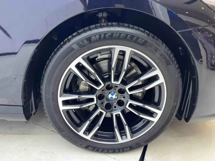 BMW 5 Series 2026 Model 530Li Leading Model M Sports Set – фото 10