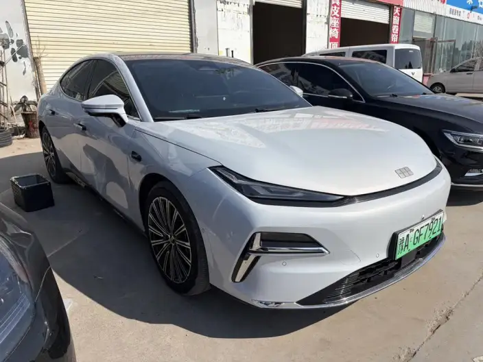 Geely Galaxy E8 PHEV 2025 Model 130km EM-i Ultimate Edition
