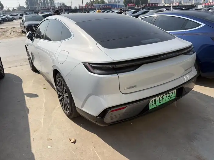 Geely Galaxy E8 PHEV 2025 Model 130km EM-i Ultimate Edition
