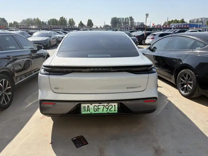 Geely Galaxy E8 PHEV 2025 Model 130km EM-i Ultimate Edition – фото 5