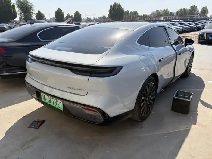 Geely Galaxy E8 PHEV 2025 Model 130km EM-i Ultimate Edition – фото 6