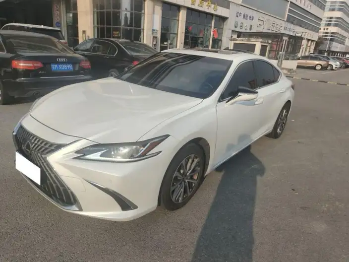 Lexus ES 2022 Model 200 Superior Edition