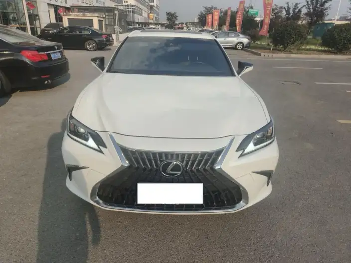 Lexus ES 2022 Model 200 Superior Edition