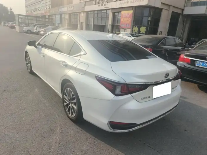 Lexus ES 2022 Model 200 Superior Edition