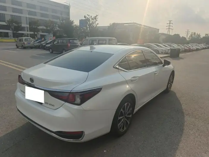 Lexus ES 2022 Model 200 Superior Edition – фото 6
