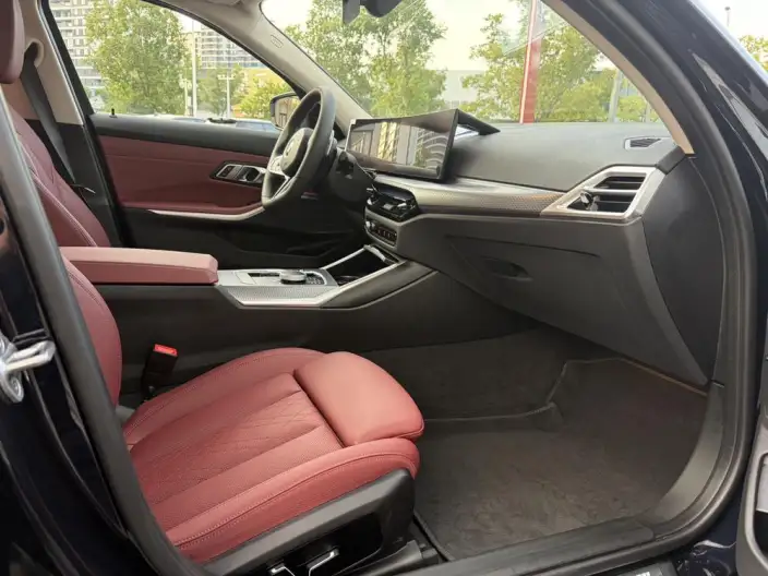 BMW 3 Series 2026 Model 330Li M Sports Night Set – фото 6