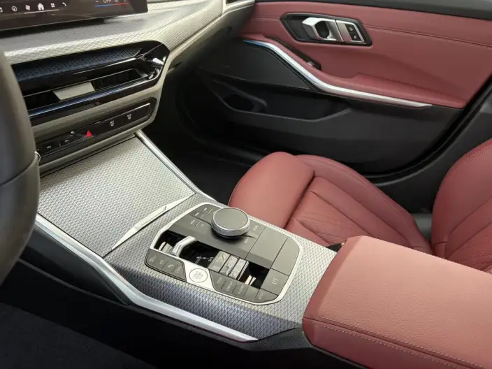 BMW 3 Series 2026 Model 330Li M Sports Night Set – фото 9